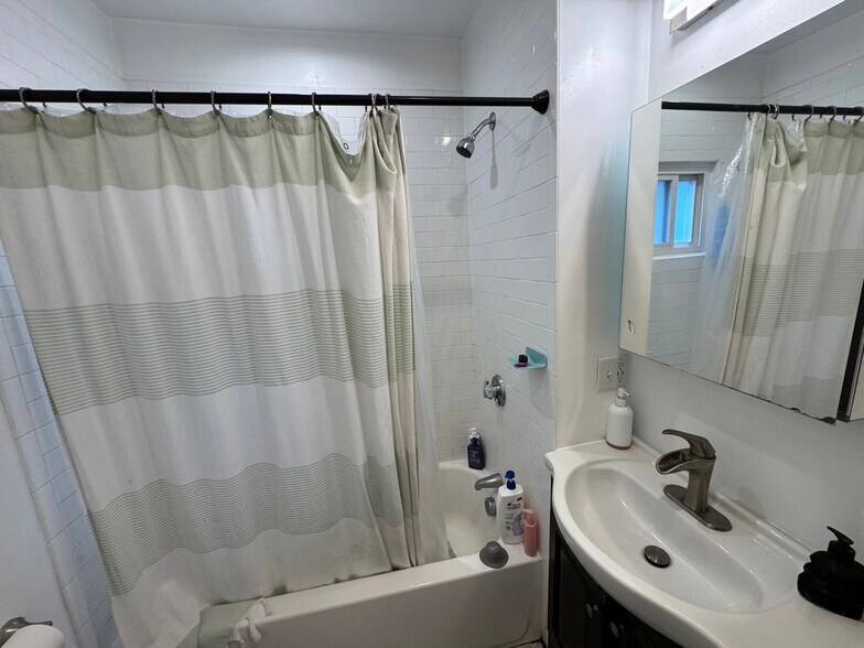 Building Photo - 42 Gorham St