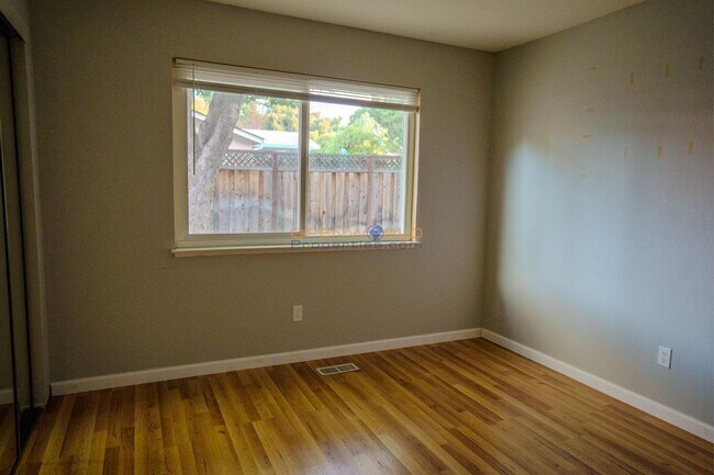 Building Photo - Spacious 4BR Single-Story Home w/ Garage i...