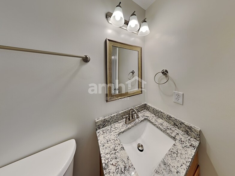 Building Photo - 1395 Ithaca Dr