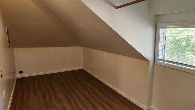 Building Photo - 773 S 400 E