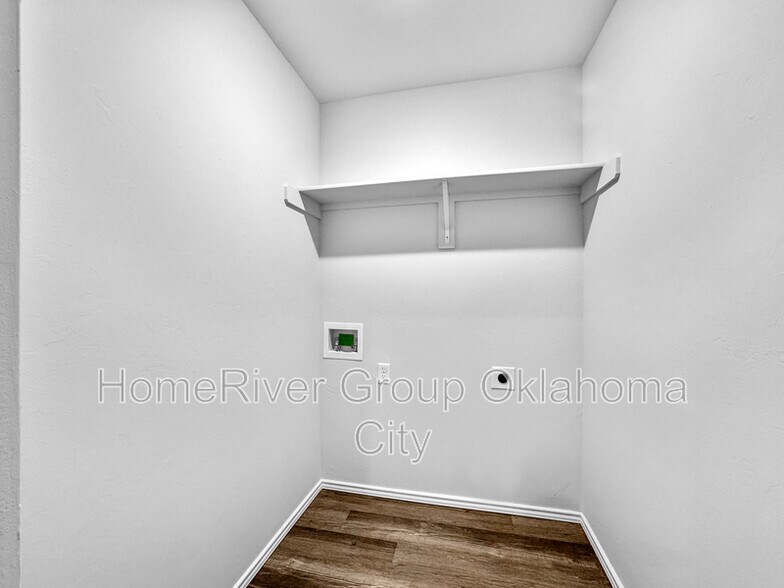 Building Photo - 6116 Holm Oak Rd