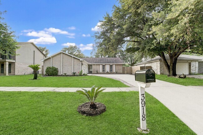 Building Photo - 3918 Cypressdale Dr