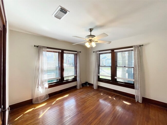 Building Photo - 405 E 28th St