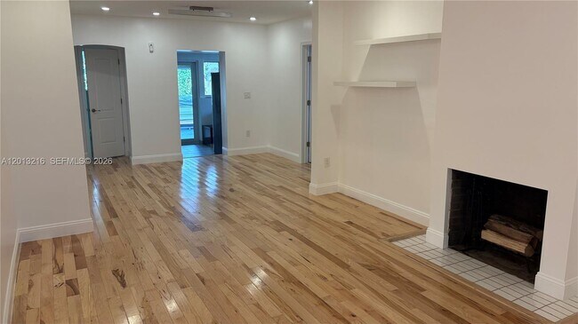 Building Photo - 250 SW 19th Rd