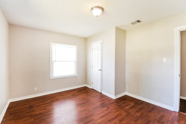 Building Photo - 1505 4th Ave N