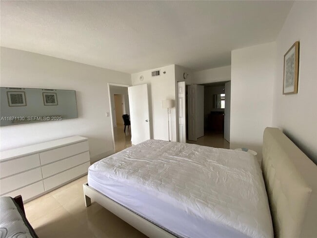 Building Photo - 3300 NE 192 St