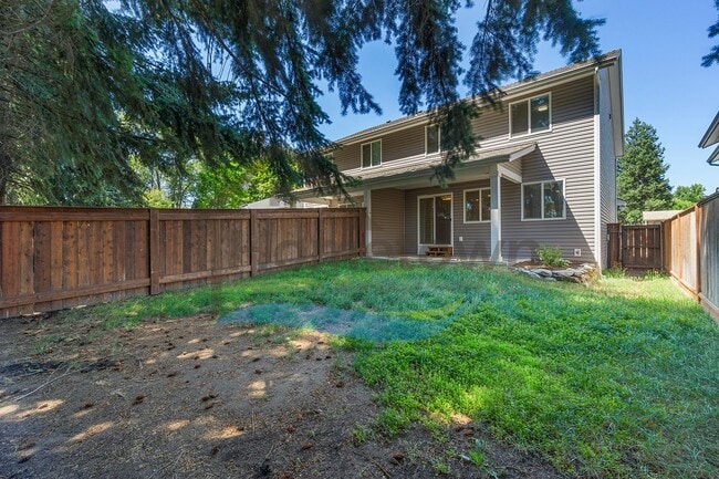 Building Photo - 3 Bedroom 3 Bathroom Home with Attached Ga...