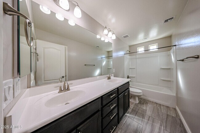 Building Photo - 2736 E Mews Rd