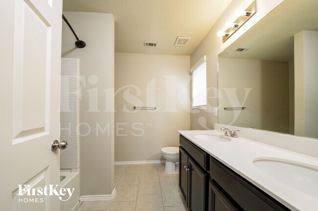 Building Photo - 133 Waxberry Dr