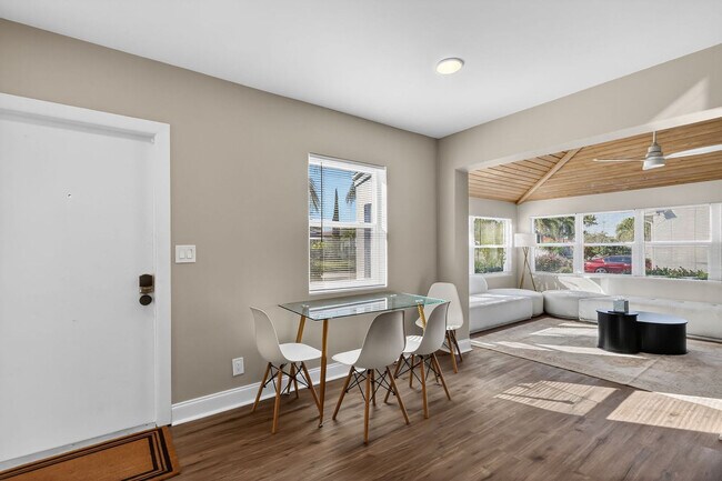 Building Photo - 823 Avenida Hermosa