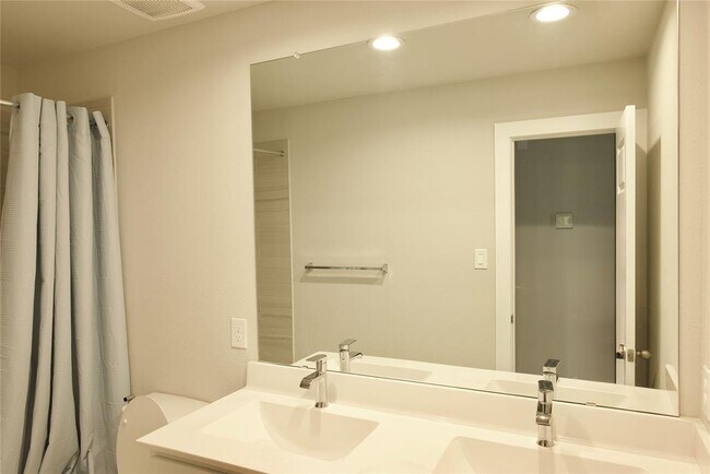 Building Photo - 3207 Tilley Dr