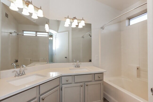 Building Photo - 1343 E Helena Dr