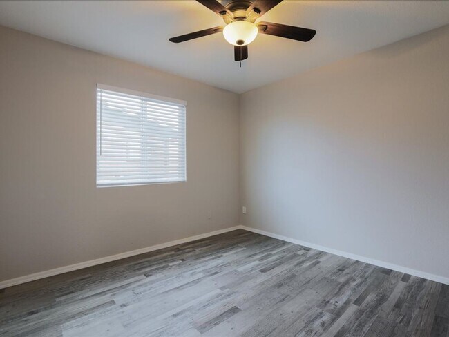 Building Photo - Spacious 4 Bedroom 2 Bathroom home with Private Pool & Arizona Room!