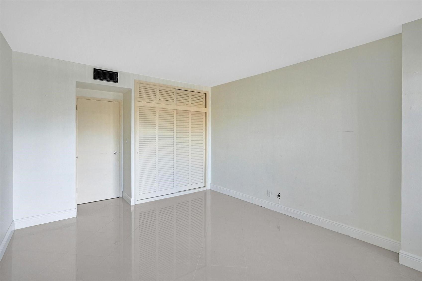 Building Photo - 3800 Galt Ocean Dr