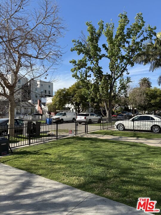 Building Photo - 734 S Gramercy Pl