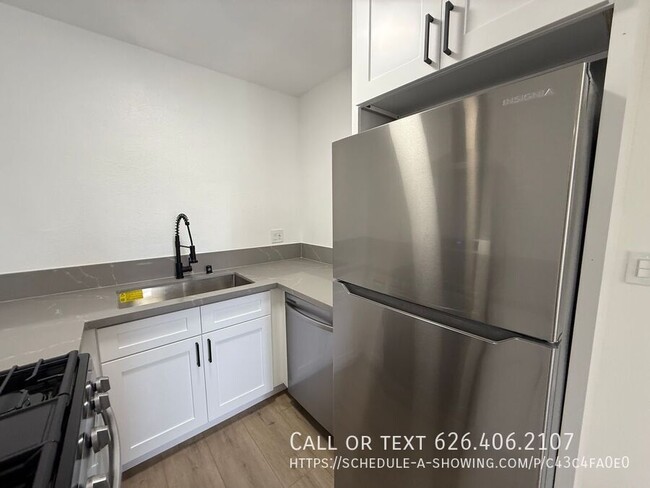 Building Photo - Modern 1-Bedroom-1 MONTH FREE  | In-Unit W...