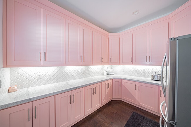 Building Photo - 949 Greenwillow Ln