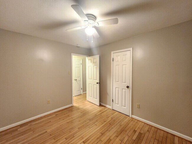 Building Photo - ***FIRST MONTH RENT FREE*** Black Mountain Rentals- Close to Lake Tomahawk and Black Mountain Gol...