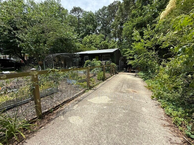 Building Photo - 1408 Kelly Rd