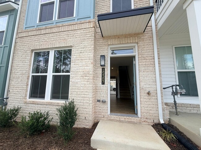 Building Photo - 15307 Sunray Aly