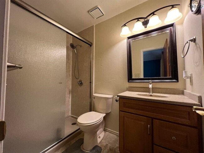 Building Photo - 2108 Selma Dr