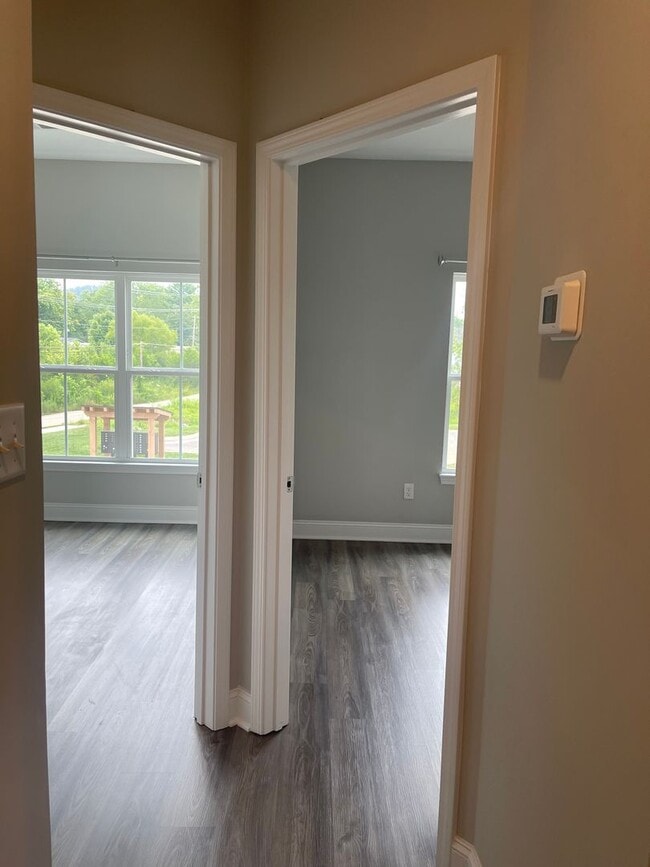 Building Photo - 3 Bedrooms, 2.5 Baths 2-story townhome