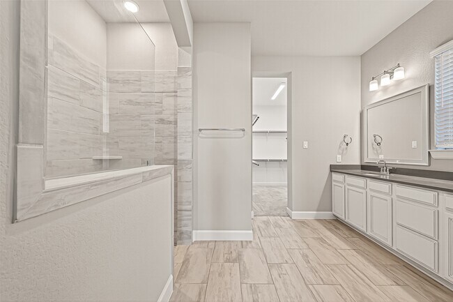 Building Photo - 23754 Pullin Market Dr