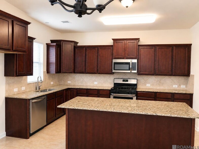 Building Photo - 1418 Gardenia Ln