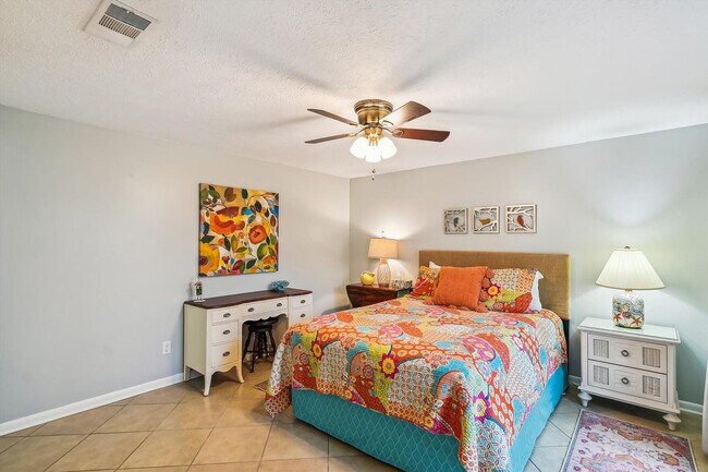 Building Photo - 5710 Sunset Ave