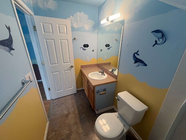 Building Photo - Bright, Spacious Townhome with Stylish Upgrades in Pinehurst/Roosevelt