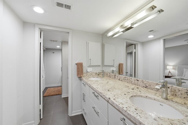 Building Photo - 2310 Steel St