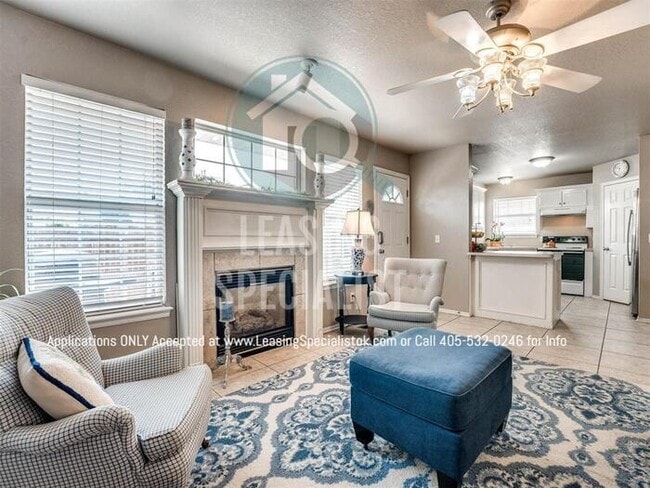 Building Photo - Stunning West Norman 3 Bed 2 Bath Townhome!