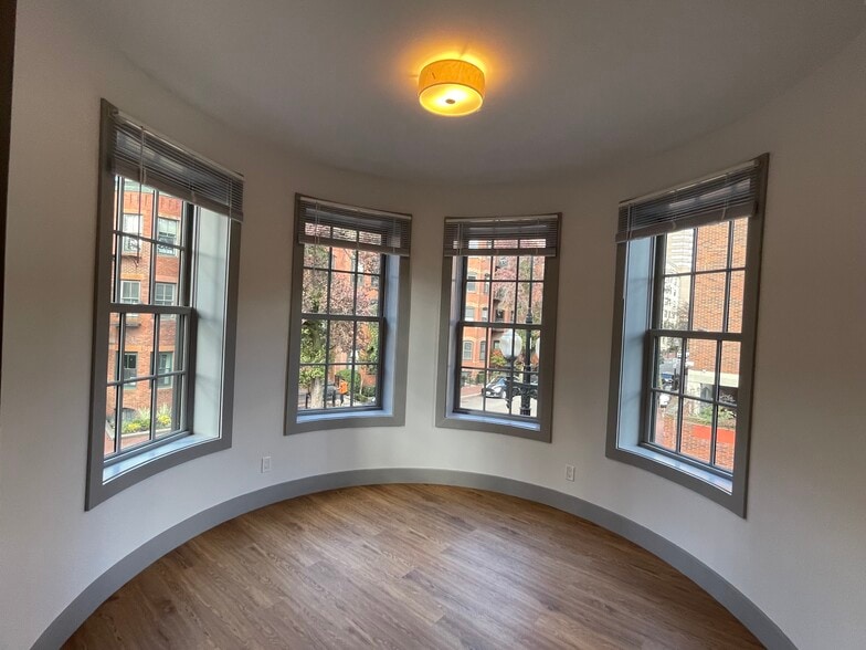Building Photo - 88 Saint Botolph St