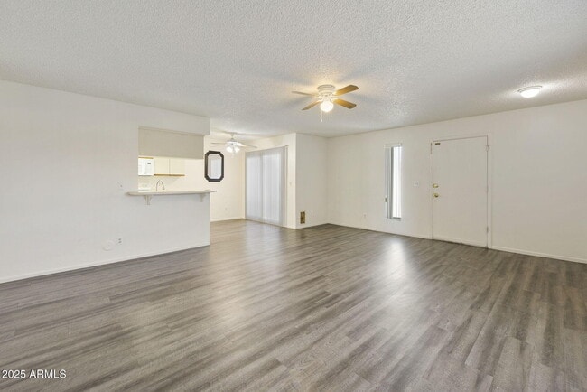 Building Photo - 756 JOAN D ARC Ave