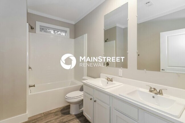 Building Photo - 4 Bedroom Pet-Friendly Home in Houston, TX with Main Street Renewal