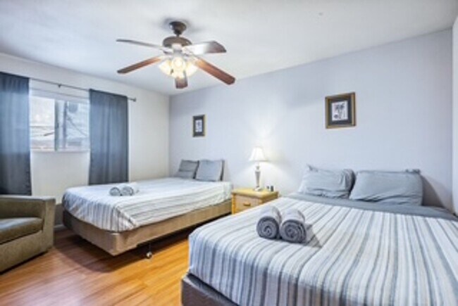 Building Photo - Furnished, Short term or long term Condo with community Pool