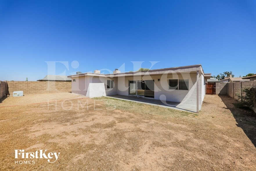 Building Photo - 4855 W North Ln