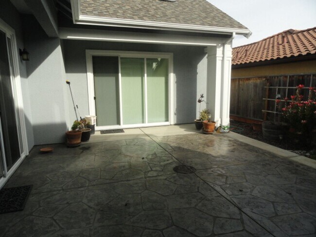 Building Photo - Great Home in East Garrison