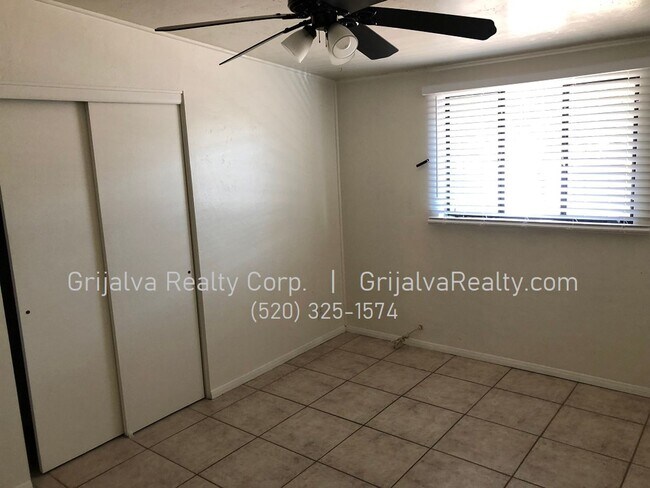 Building Photo - 1415 E Lester St