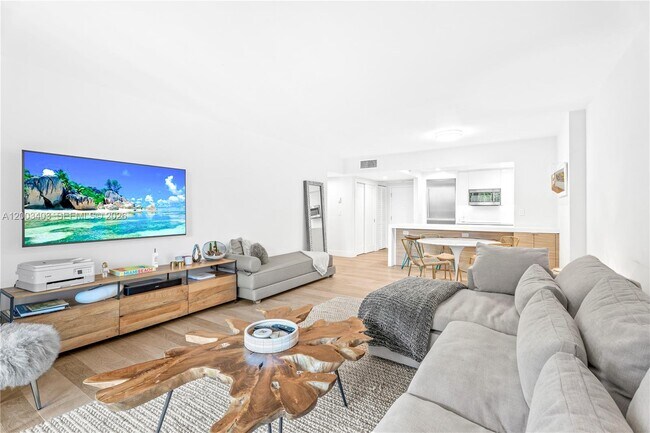 Building Photo - 2301 Collins Ave
