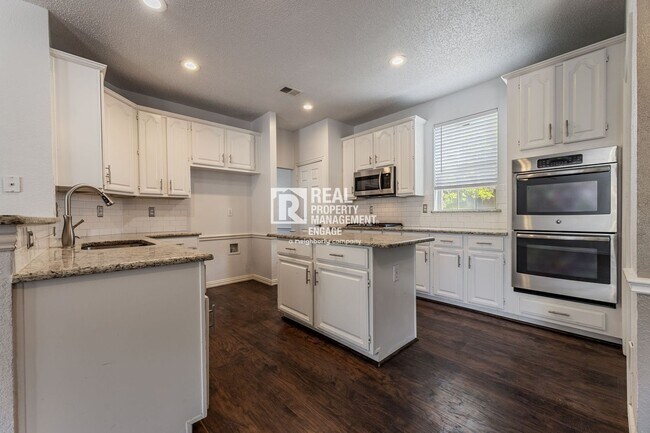 Building Photo - Recently Updated Plano Property with Modern Features and Serene Surroundings