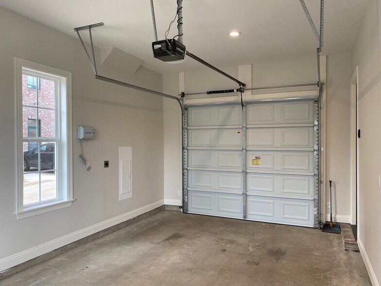 EV Car Charger - 1946 Chestnut Pk Ln