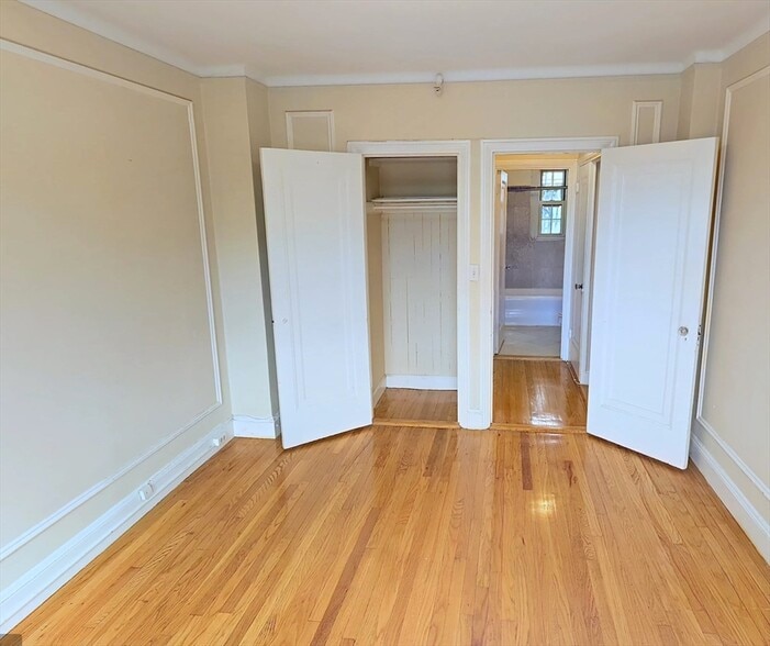 Building Photo - 1370 Beacon St