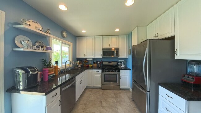 Building Photo - Open for Showings | Move-In Available July 15th