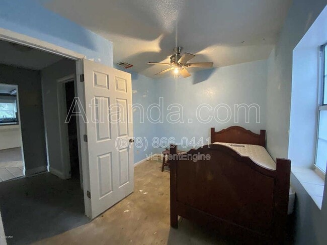 Building Photo - 5818 Hilltop Ave