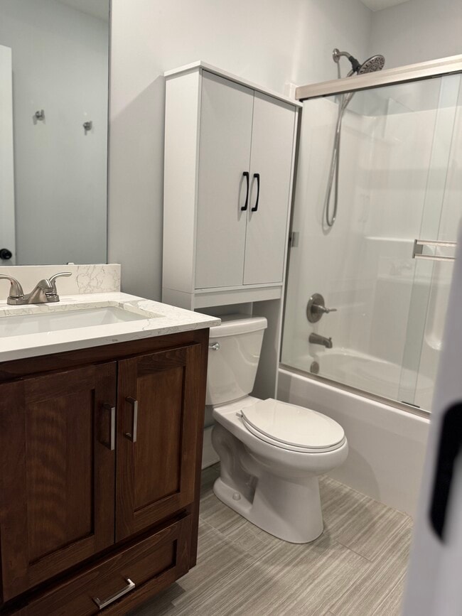 Building Photo - Oak Grove