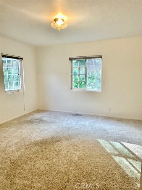 Building Photo - 2255 E Chevy Chase Dr