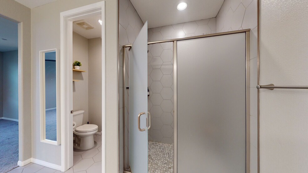Building Photo - 770 Aurora Vale Pl