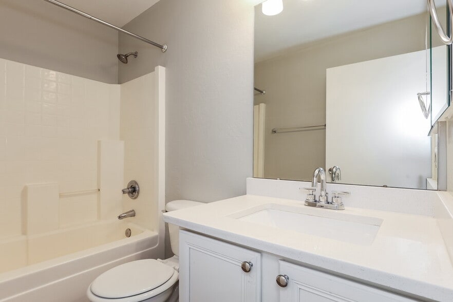 Building Photo - 7592 W Marlette Ave