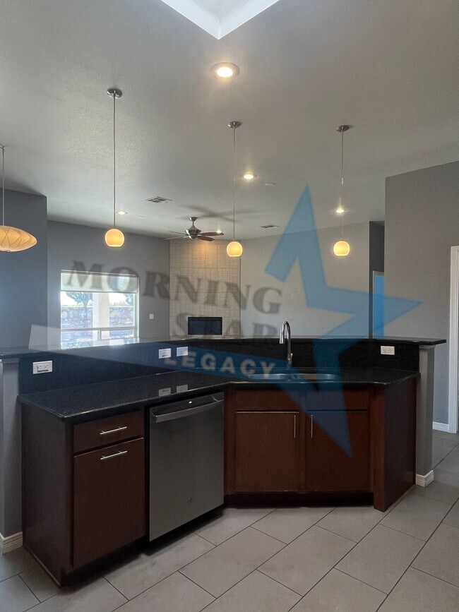 Building Photo - Charming 3-bedroom, 2-bathroom w/ views!
